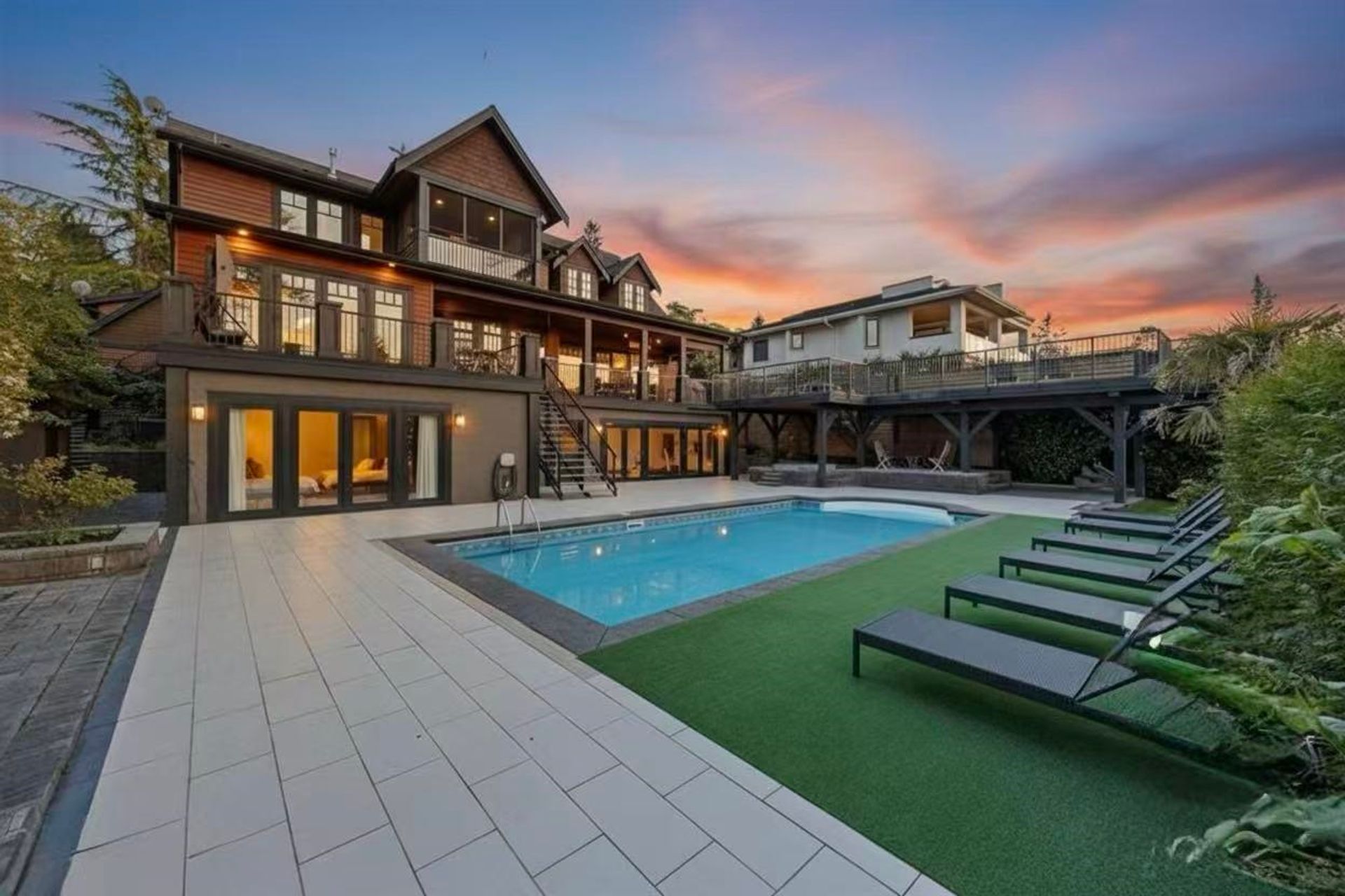 2737 Crescent Drive